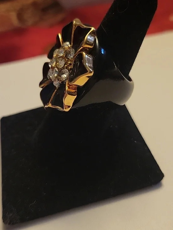 Acrylic Rhinestone Flower Ring - Picture 3 of 9